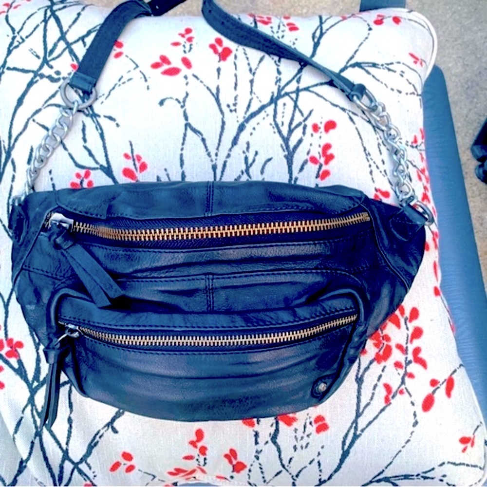 🔥SOLD -not for sale- Free People - BLACK Leather Archer Chain Sling Bag - Picture 3 of 15